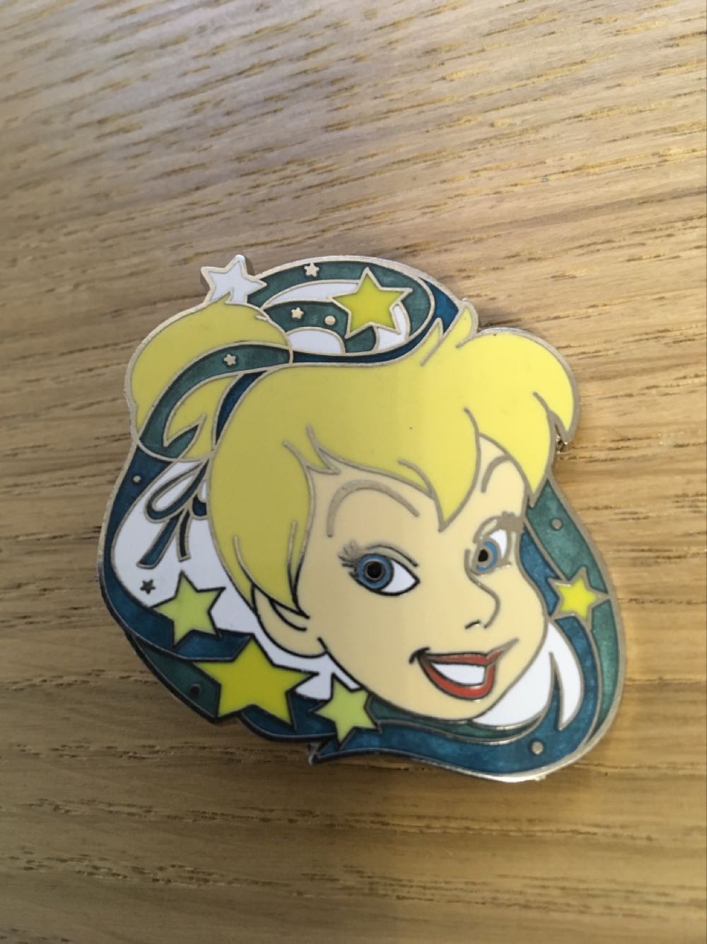 Apple Hidden Mickey - Goofy