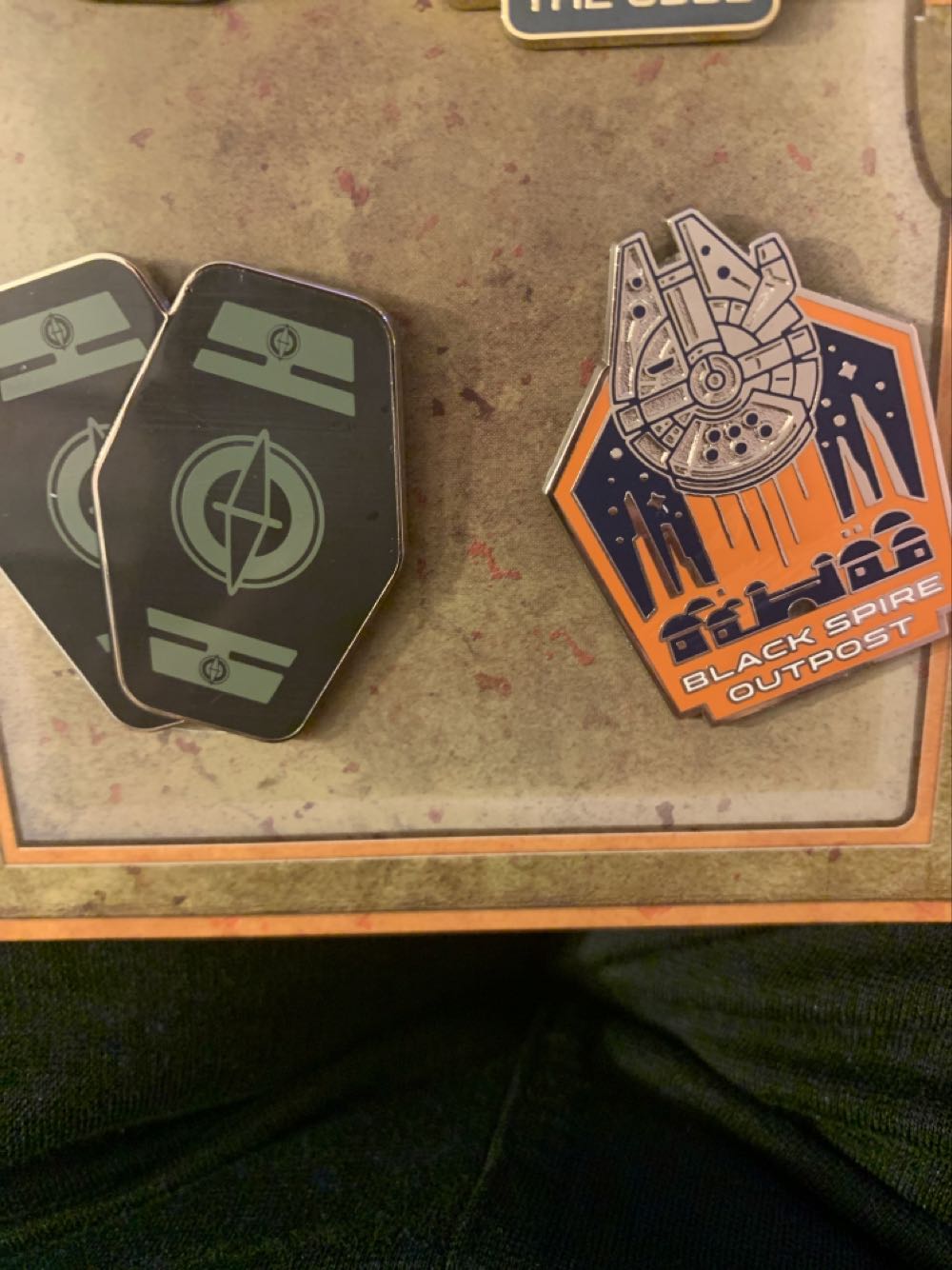 Disney Star Wars Galaxy’s Edge Black Spire Outpost Booster 4 Pin Set Millennium - Star Wars Galaxy’s Edge pin collectible [Barcode 400021127074] - Main Image 3