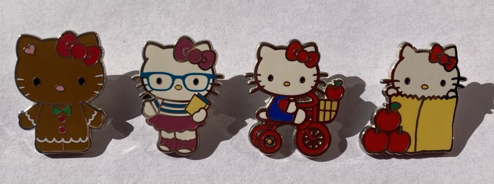 Hello Kitty - Button pin collectible - Main Image 2
