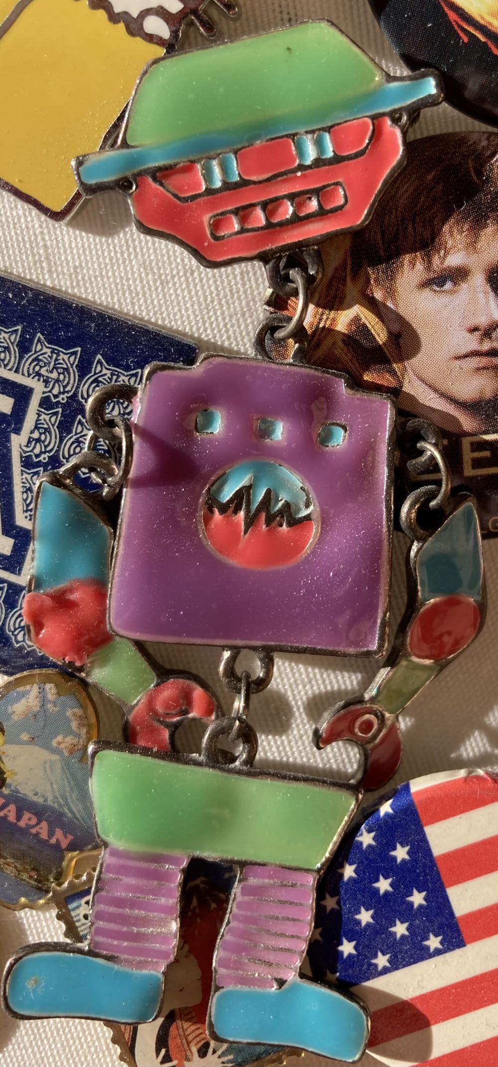 Robot  pin collectible - Main Image 1
