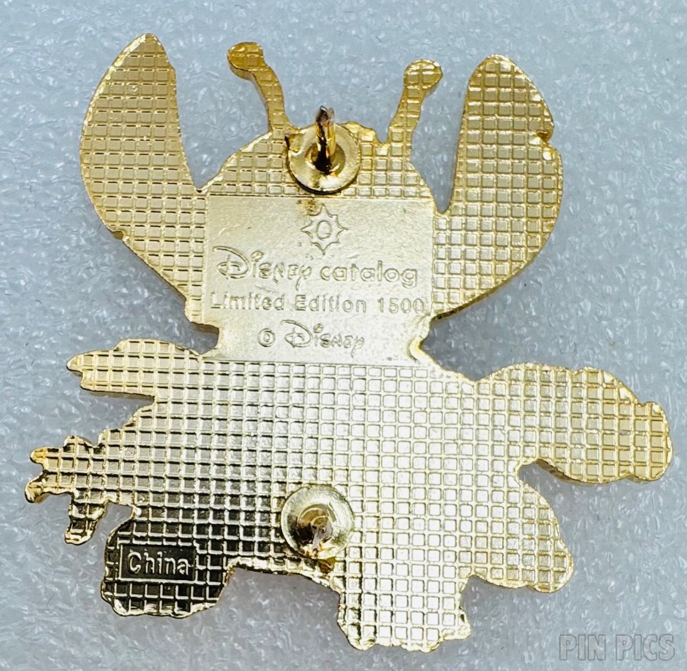 Disney Catalog - Alien Stitch  pin collectible - Main Image 2