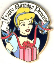 DLR Cast Exclusive - Snow White with Cape (Pin & Lanyard)