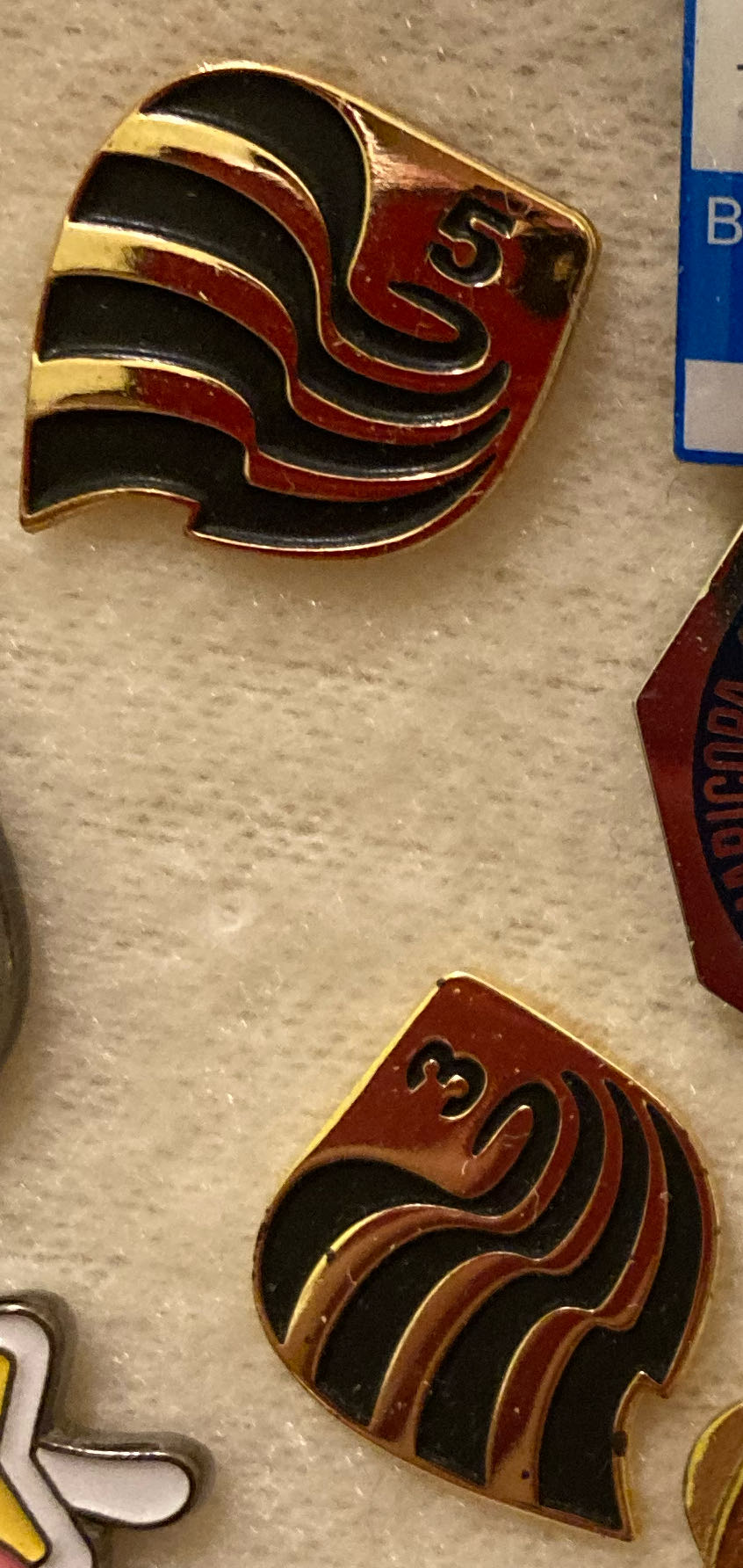 5  pin collectible - Main Image 1