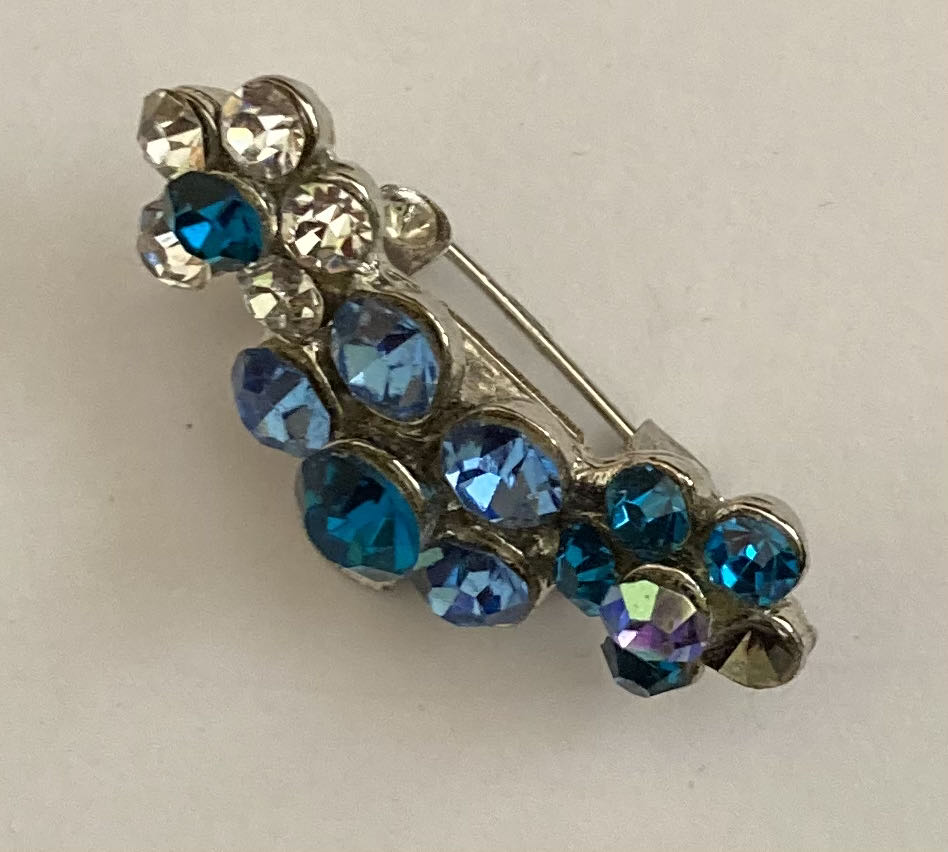 Daisy  pin collectible - Main Image 2