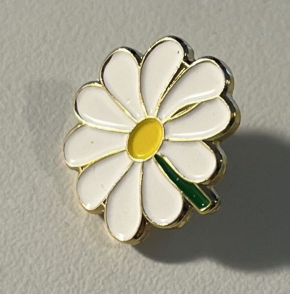 Daisy  pin collectible - Main Image 4