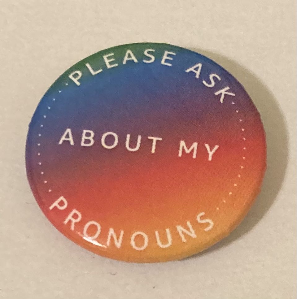 Please Use She/Her Pronouns - Button pin collectible - Main Image 4