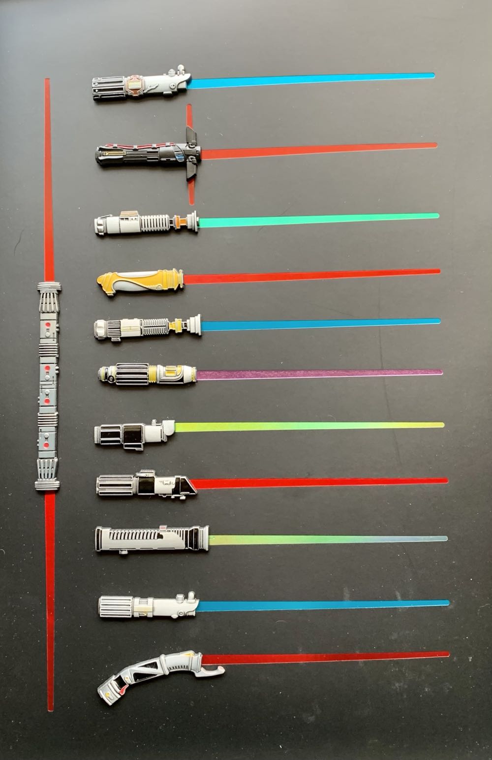 Lightsaber Collection - Rey (Inherited) - Bas-relief pin collectible - Main Image 2