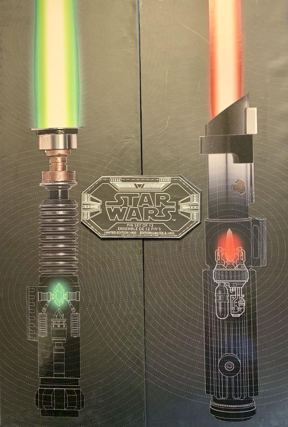 Lightsaber Collection - Rey (Inherited) - Bas-relief pin collectible - Main Image 4