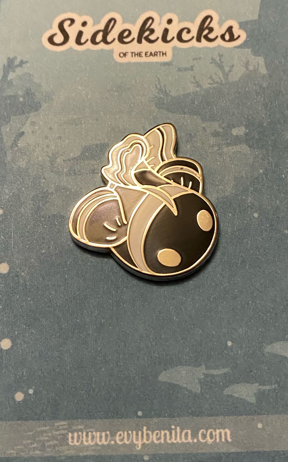 Swimming Snowflake Clownfish Sidekick  pin collectible - Main Image 2