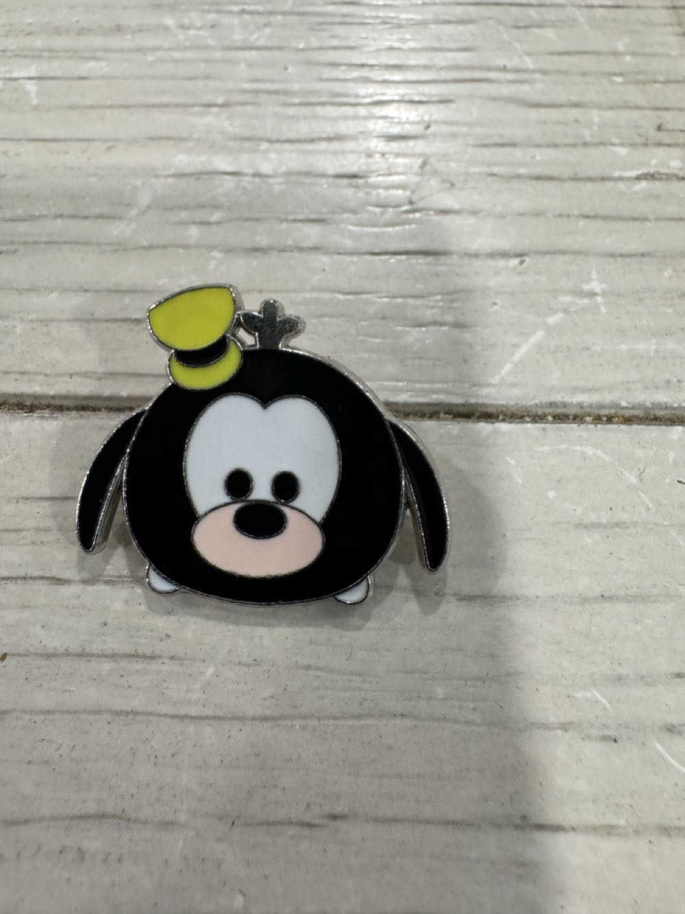 Tsum Tsum - Goofy  pin collectible - Main Image 2