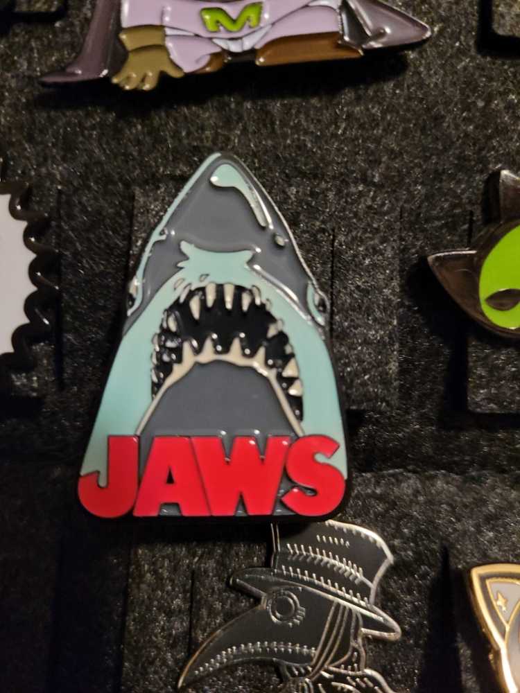 Disney’s Minnie Mouse Fashionista Pin New With Tags