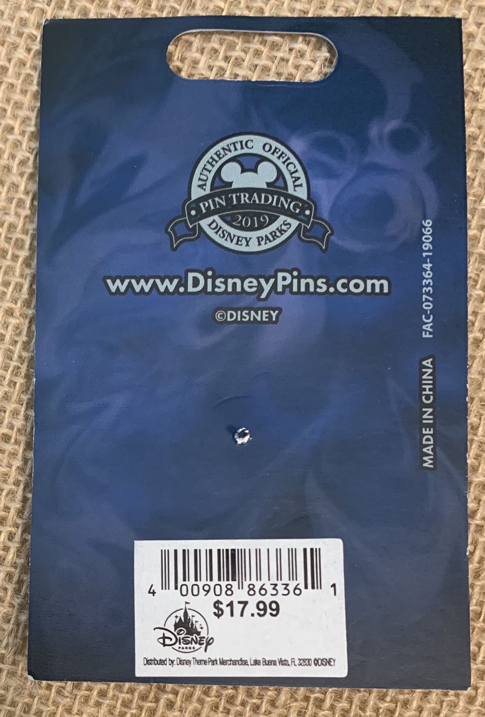 Terrifying Transformations - Evil Queen  pin collectible [Barcode 400908863361] - Main Image 3