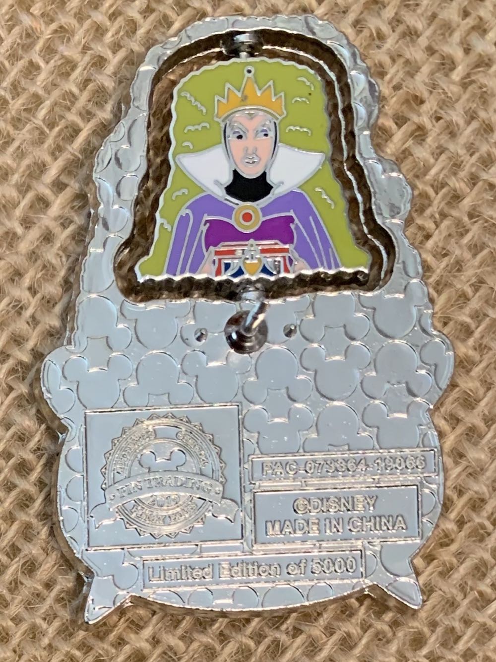 Terrifying Transformations - Evil Queen  pin collectible [Barcode 400908863361] - Main Image 4