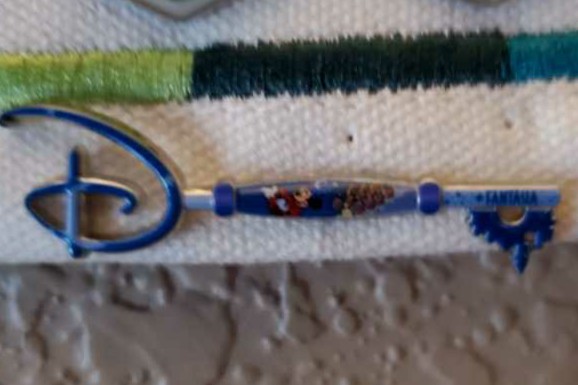 Peanuts Snoopy With Friends Charm Pin