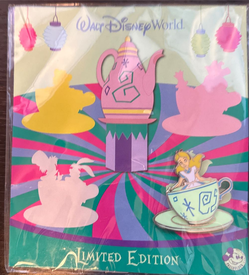 Alice In Wonderland Annual Passholder Quarterly - Annual Passholder pin collectible [Barcode 400021167032] - Main Image 2