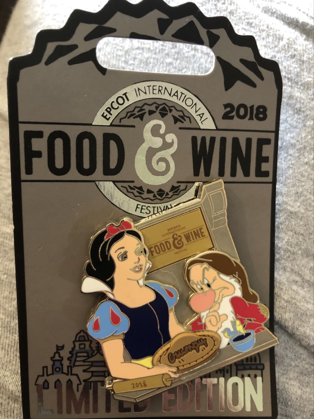 Food & Wine Festival 2018 - Limited Edition pin collectible [Barcode 400020899989] - Main Image 2