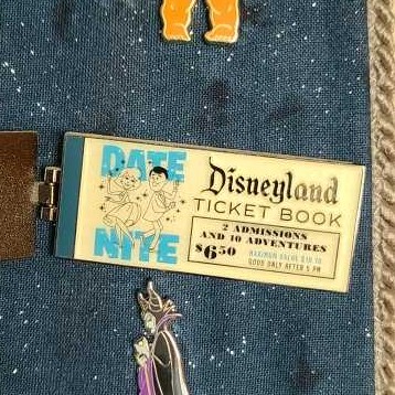 Disneyland Date Nite  pin collectible - Main Image 2