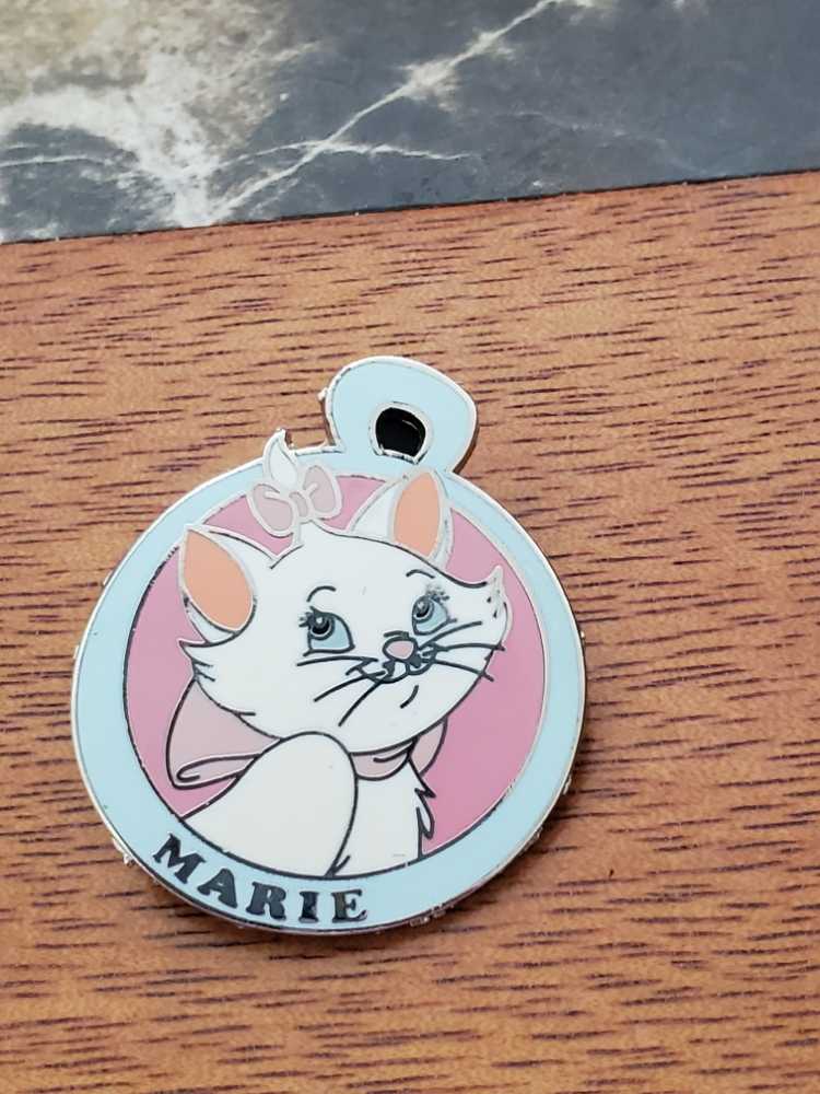 Apple Hidden Mickey - Goofy