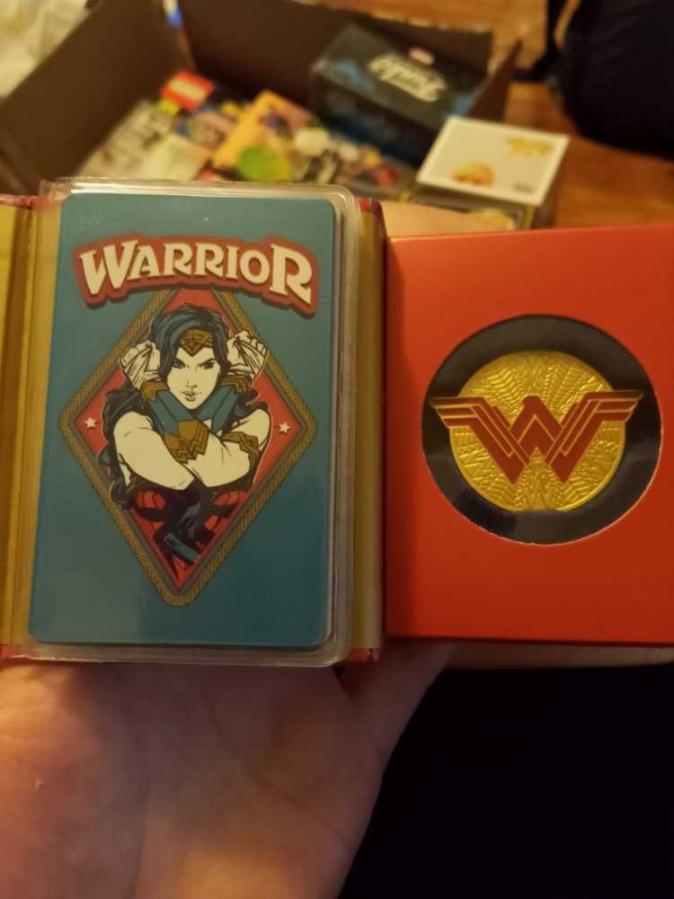 Wonder Woman Pin/magnet Set  pin collectible [Barcode 9780762468324] - Main Image 2