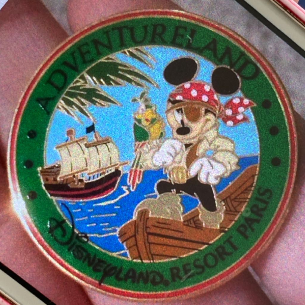 Mickey Adventureland Pirate  pin collectible - Main Image 1