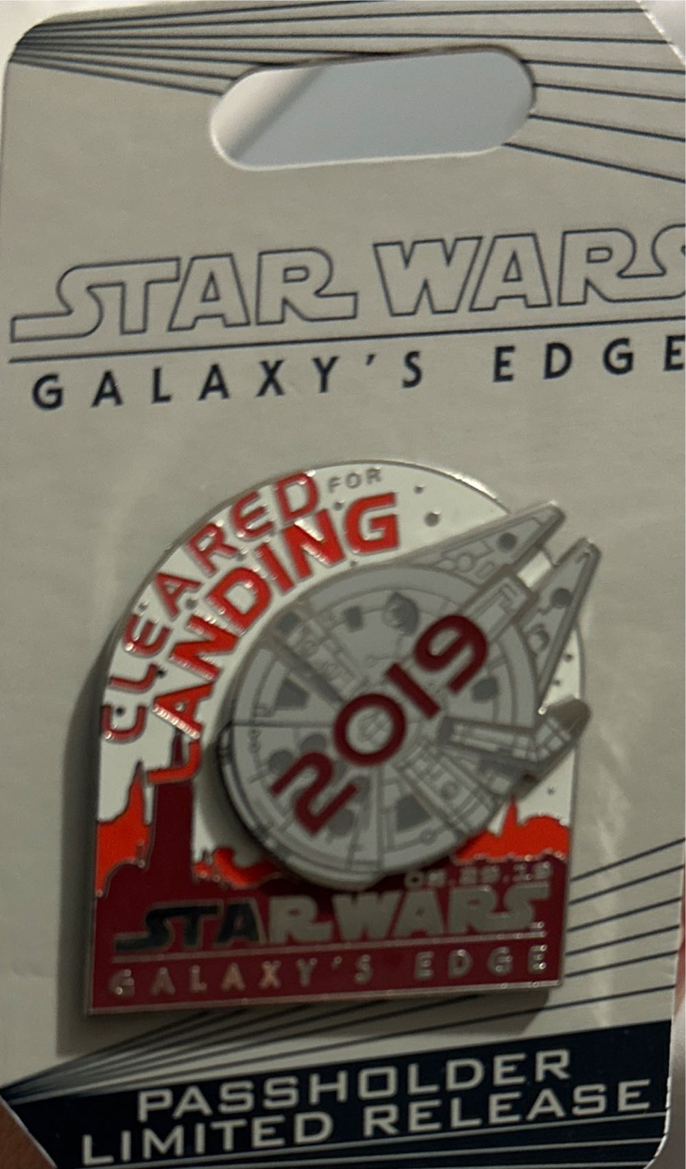 Galaxy Edge Passholder 2019 Cleared For Landing - Limited Release pin collectible [Barcode 400036054600] - Main Image 2
