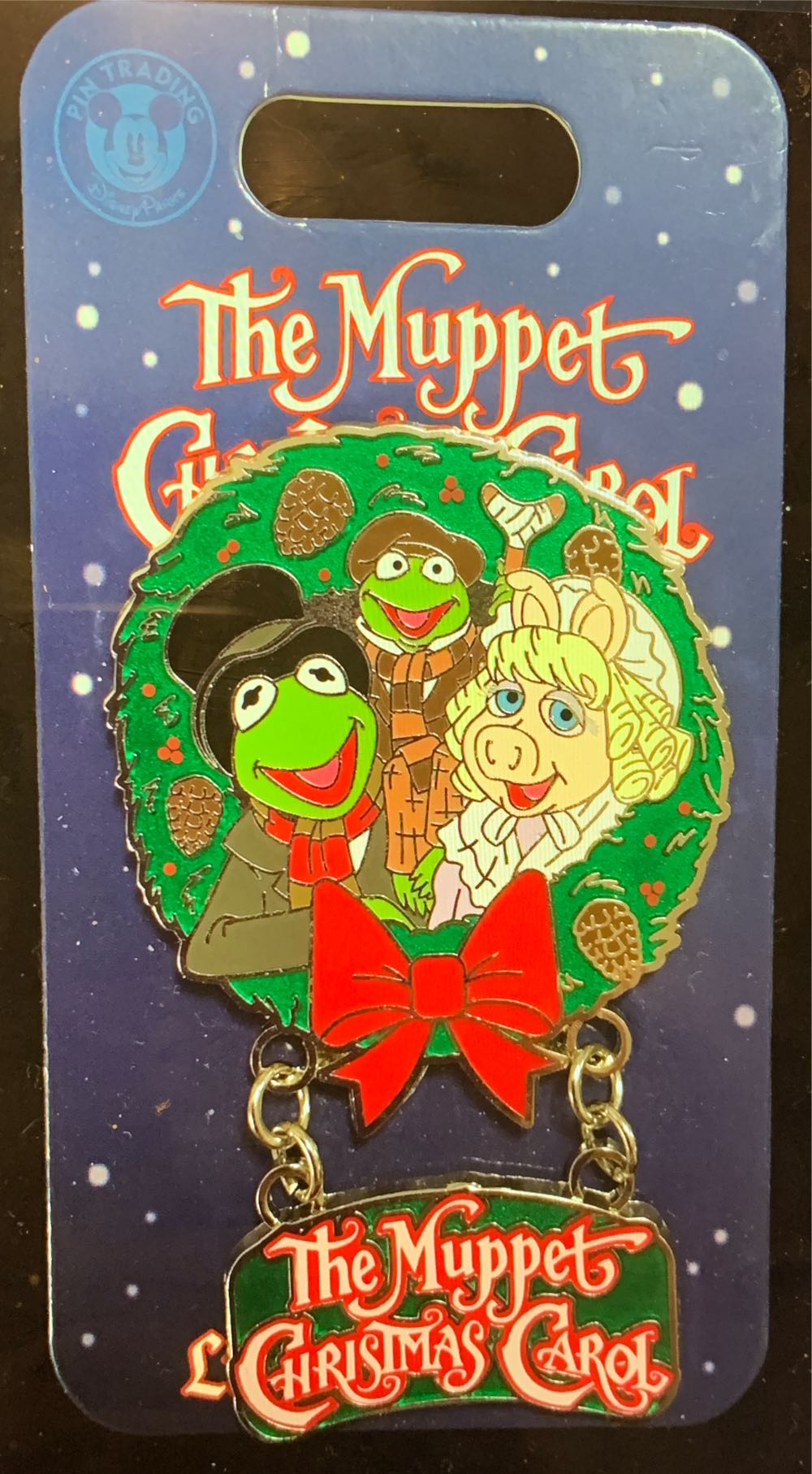 Muppet Christmas Carol - Cratchit family - Dangle pin collectible [Barcode 400912863371] - Main Image 2