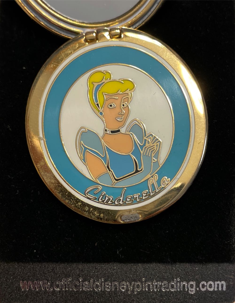 Disney Cinderella Compact Pin  pin collectible [Barcode 400109741154] - Main Image 2