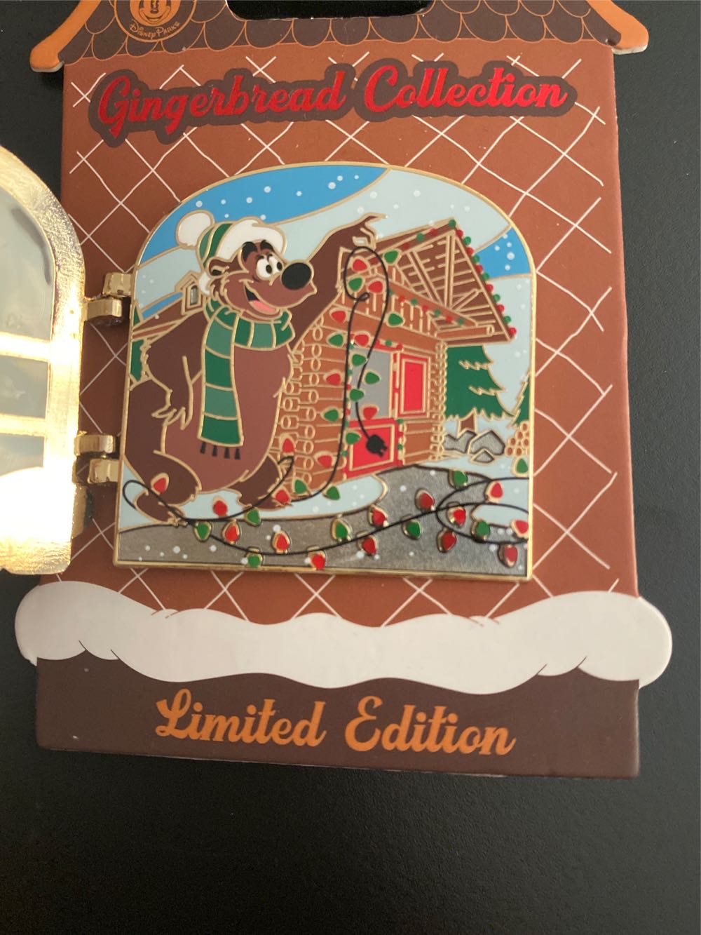 Gingerbread  House Wilderness  Lodge 2019 - Limited Edition pin collectible [Barcode 400914565747] - Main Image 2
