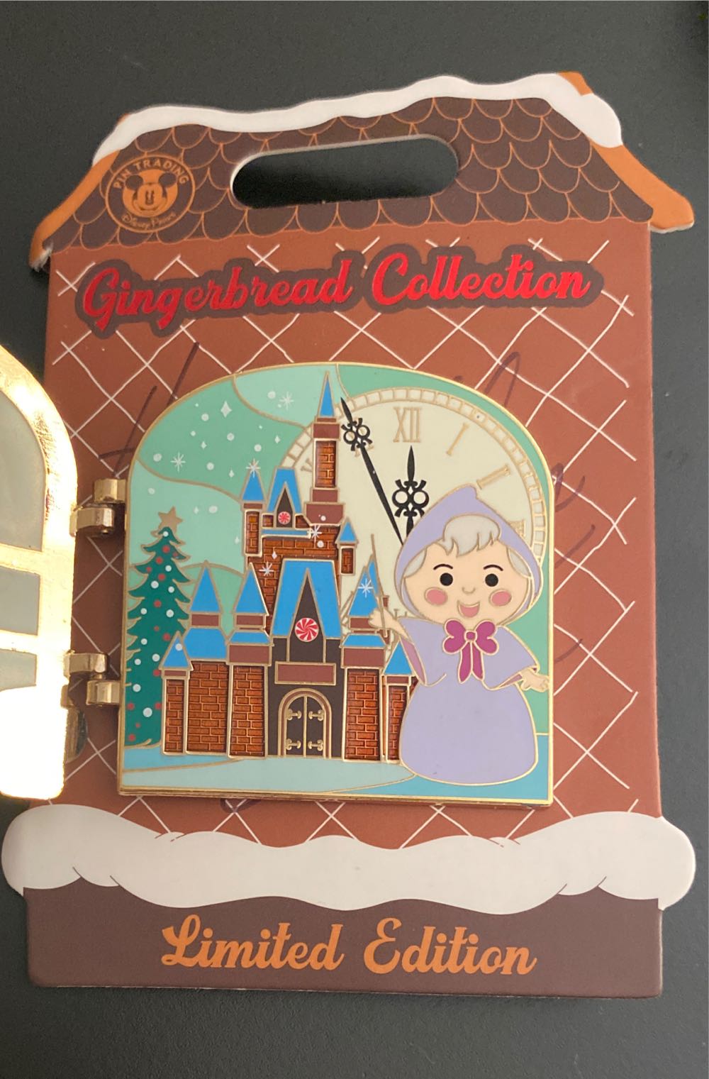 Gingerbread House Contemporary 10th Anniversary 2019 - Limited Edition pin collectible [Barcode 400914565693] - Main Image 2