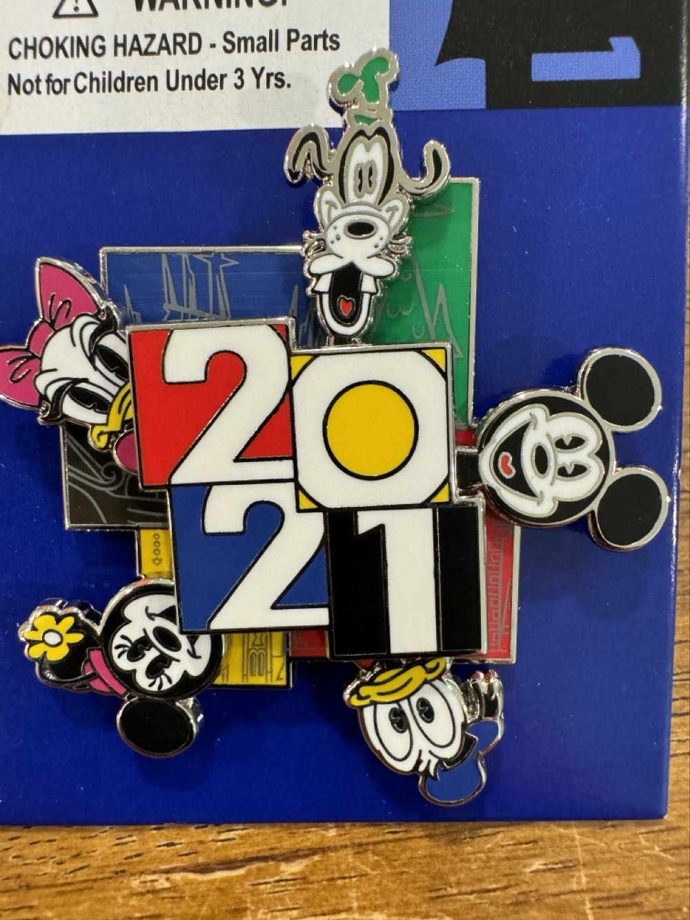 WDW 2021 Mickey Mouse Friends Spinner - Year of Visit pin collectible [Barcode 400927213390] - Main Image 2