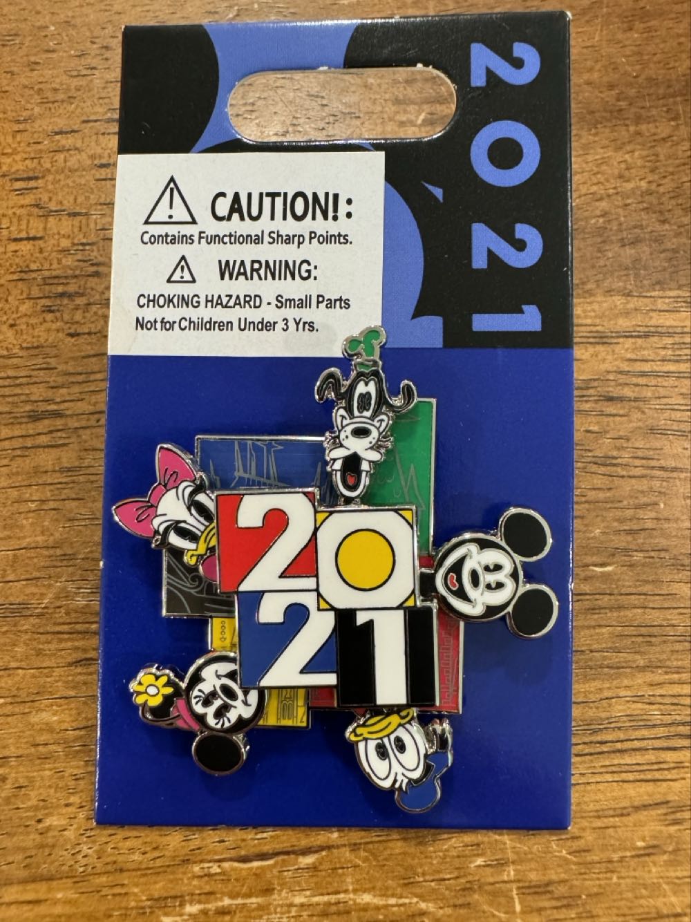 WDW 2021 Mickey Mouse Friends Spinner - Year of Visit pin collectible [Barcode 400927213390] - Main Image 3