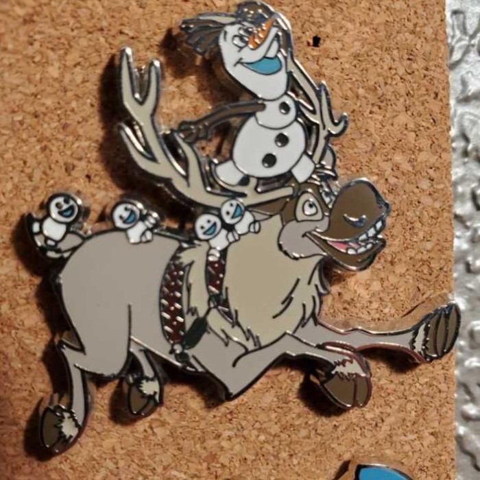 Mickey Pirate Treasure Chest Skeleton