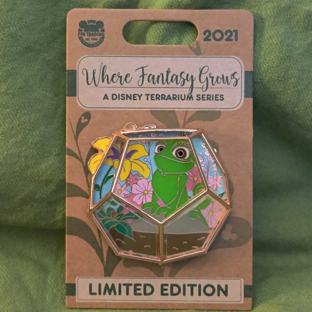 Where Fantasy Grows: 02, Pascal - Disney Pin - Trading pin collectible [Barcode 400928813483] - Main Image 2