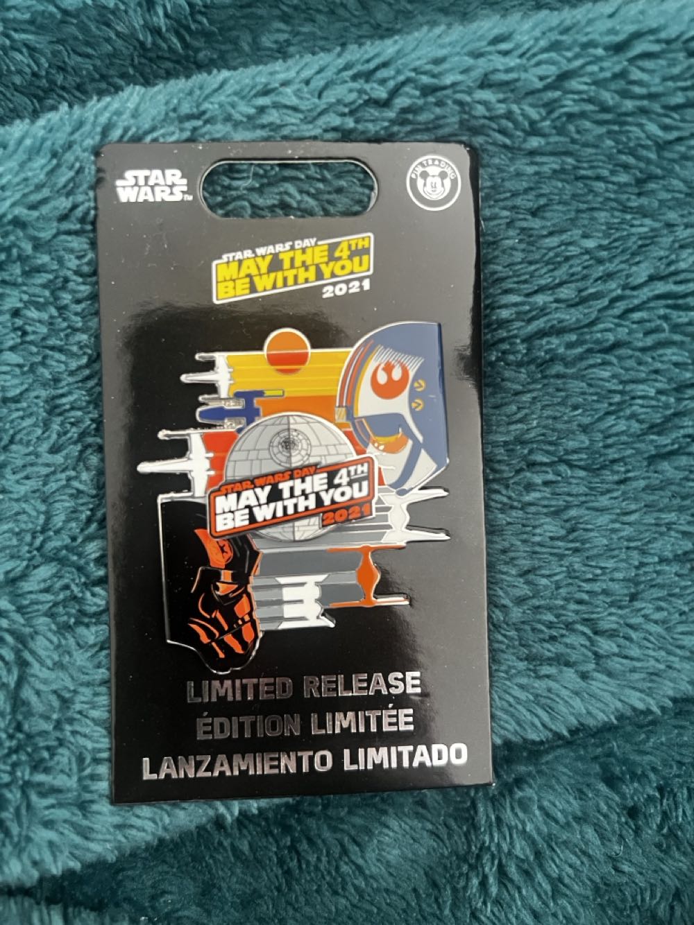Disney Star Wars May The 4th Be With You 2021 Pin - Star Wars pin collectible [Barcode 465052863650] - Main Image 2
