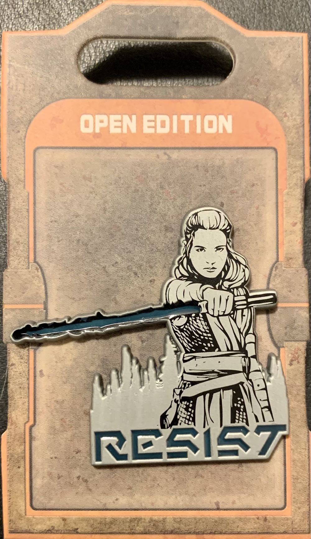 Rey Resist - Bas-relief pin collectible - Main Image 2