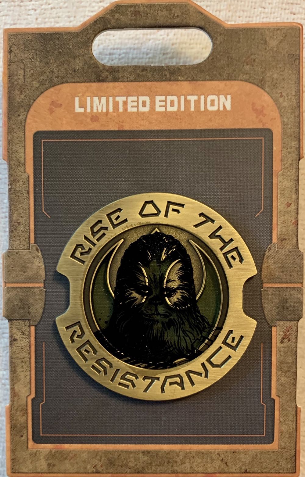 Galaxy’s Edge Rise Of The Resistance - Chewbacca - Transparent pin collectible - Main Image 2