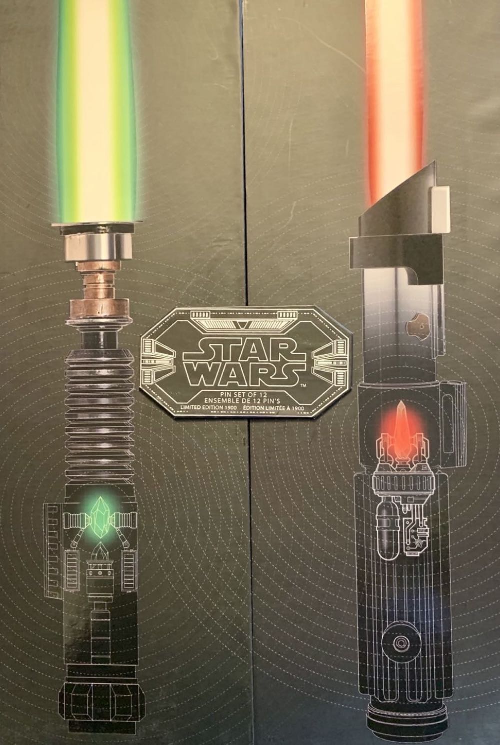 Lightsaber Collection - Count Dooku - Bas-relief pin collectible - Main Image 4