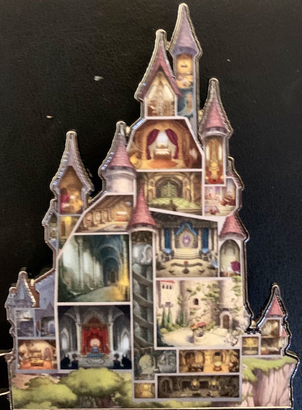 Castle Collection - Snow White - Hinged pin collectible - Main Image 2