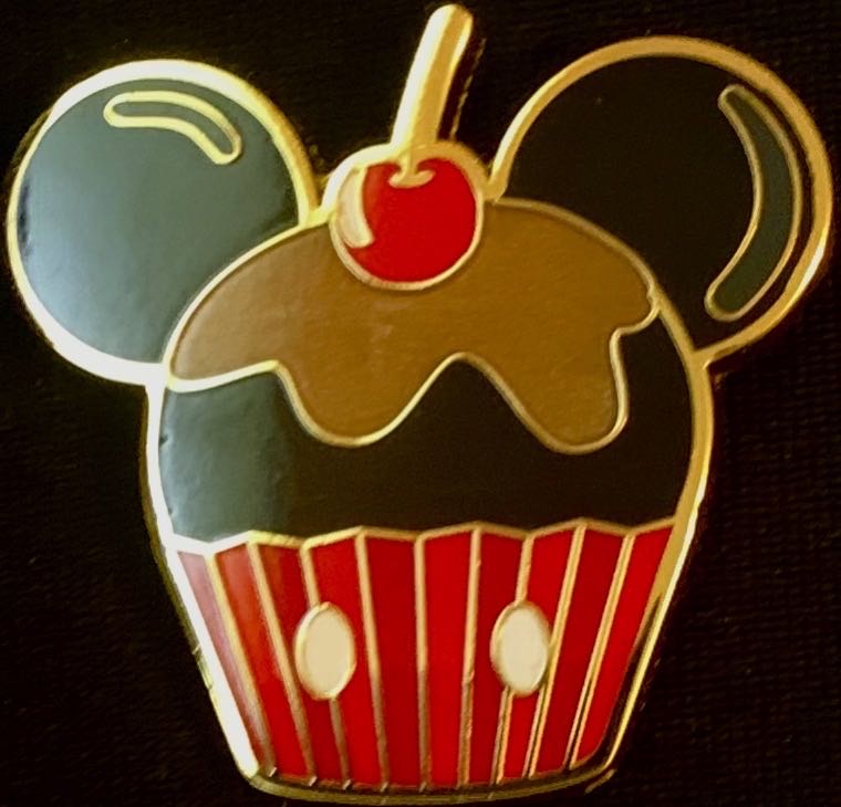 Sensational 6 Snacks Mystery Set - Mickey Cupcake - Rubber pin collectible - Main Image 1