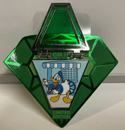 Disney Pin Trading 20th Anniversary Countdown - Donald - Hinged pin collectible - Main Image 2