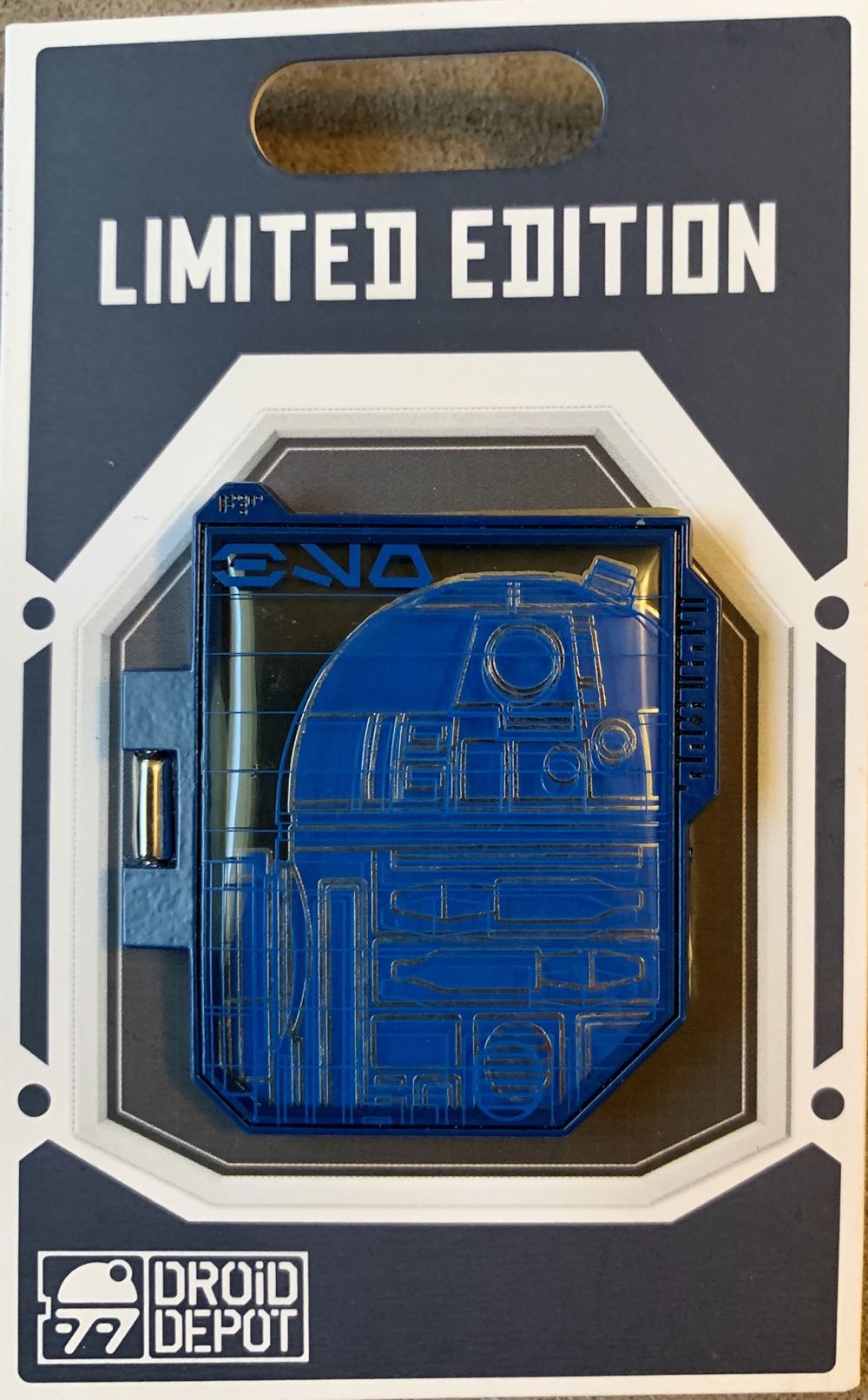 Galaxy’s Edge - Droid Schematic R2-D2 - Hinged pin collectible - Main Image 2