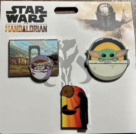 The Child Set: The Mandalorian - The Child With The Mandalorian - Pin On Pin pin collectible - Main Image 2