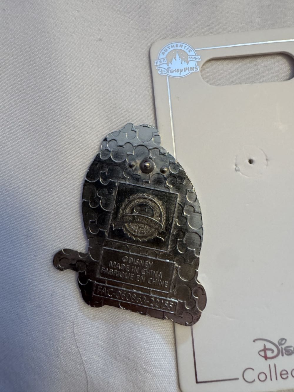 Epcot UK World Showcase Minnie Brilliant Pin  pin collectible [Barcode 400934113515] - Main Image 2