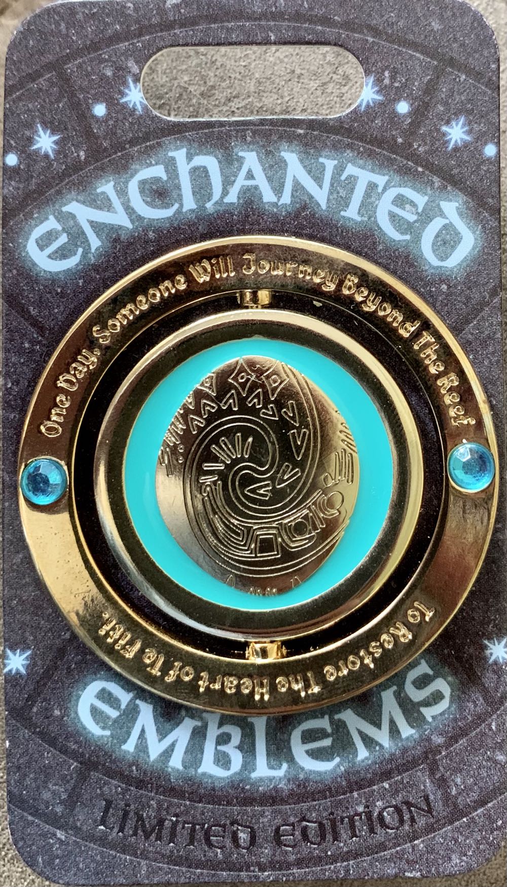 Enchanted Emblems: Moana - Spinner pin collectible - Main Image 3