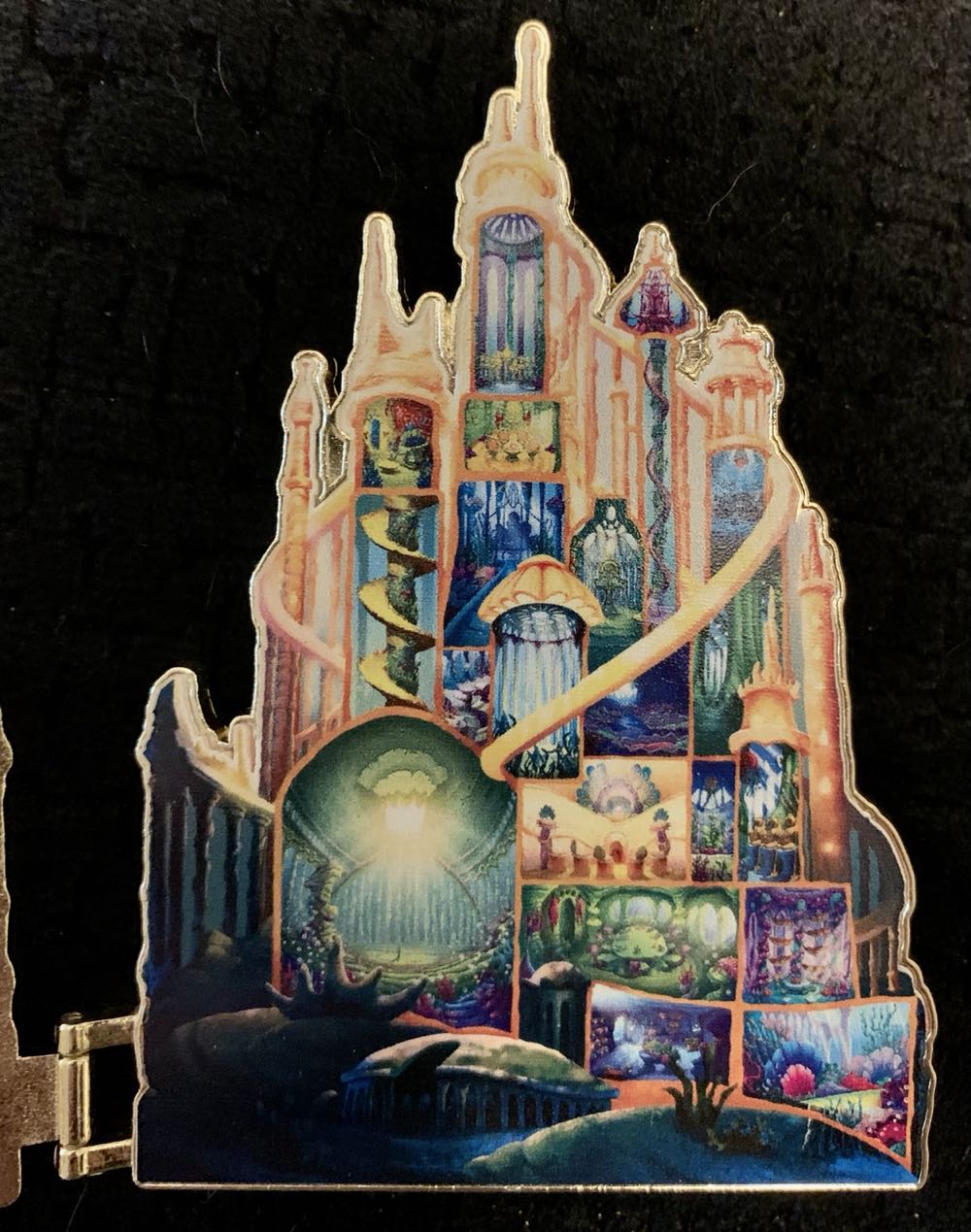 Castle Collection - Little Mermaid - Hinged pin collectible - Main Image 2