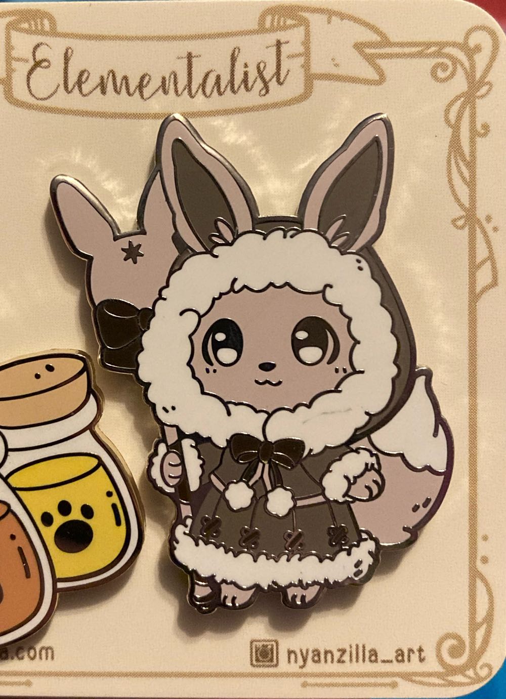 Eevee, Elementalist - Shiny  pin collectible - Main Image 1