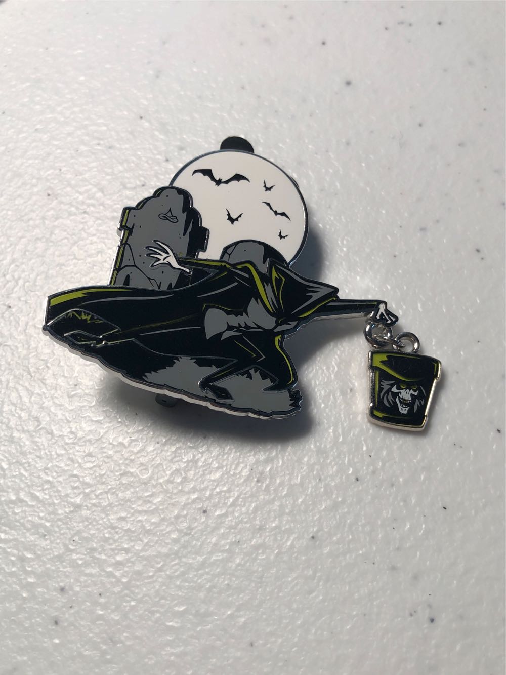 The Haunted Mansion The Hatbox Ghost Pin  pin collectible [Barcode 400922863620] - Main Image 2