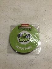 Hermione Relaxing/Reading with Crookshanks, Top Pin Variant