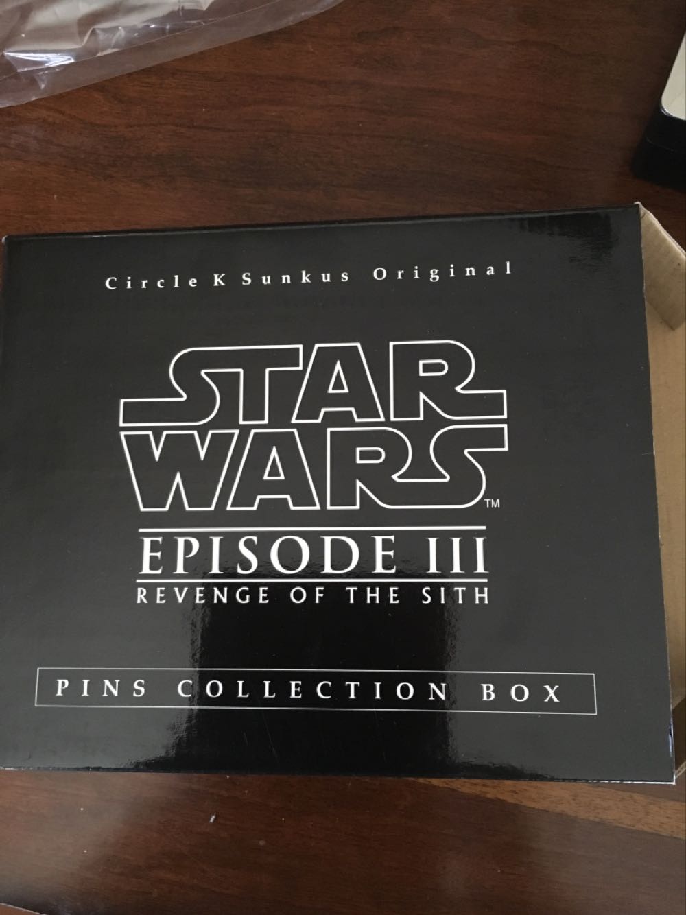 Star Wars Episode III Box Set  pin collectible - Main Image 3