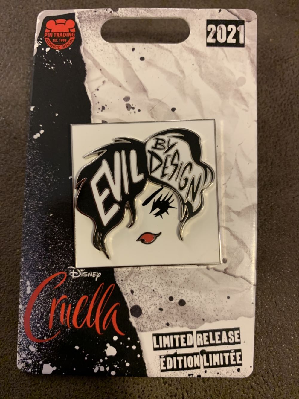 Disney Live Limited - Disney Pin Trading pin collectible [Barcode 465053916119] - Main Image 2